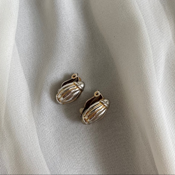 VTG Ribbed Football Almond Silver Clip Earrings - Picture 2 of 5